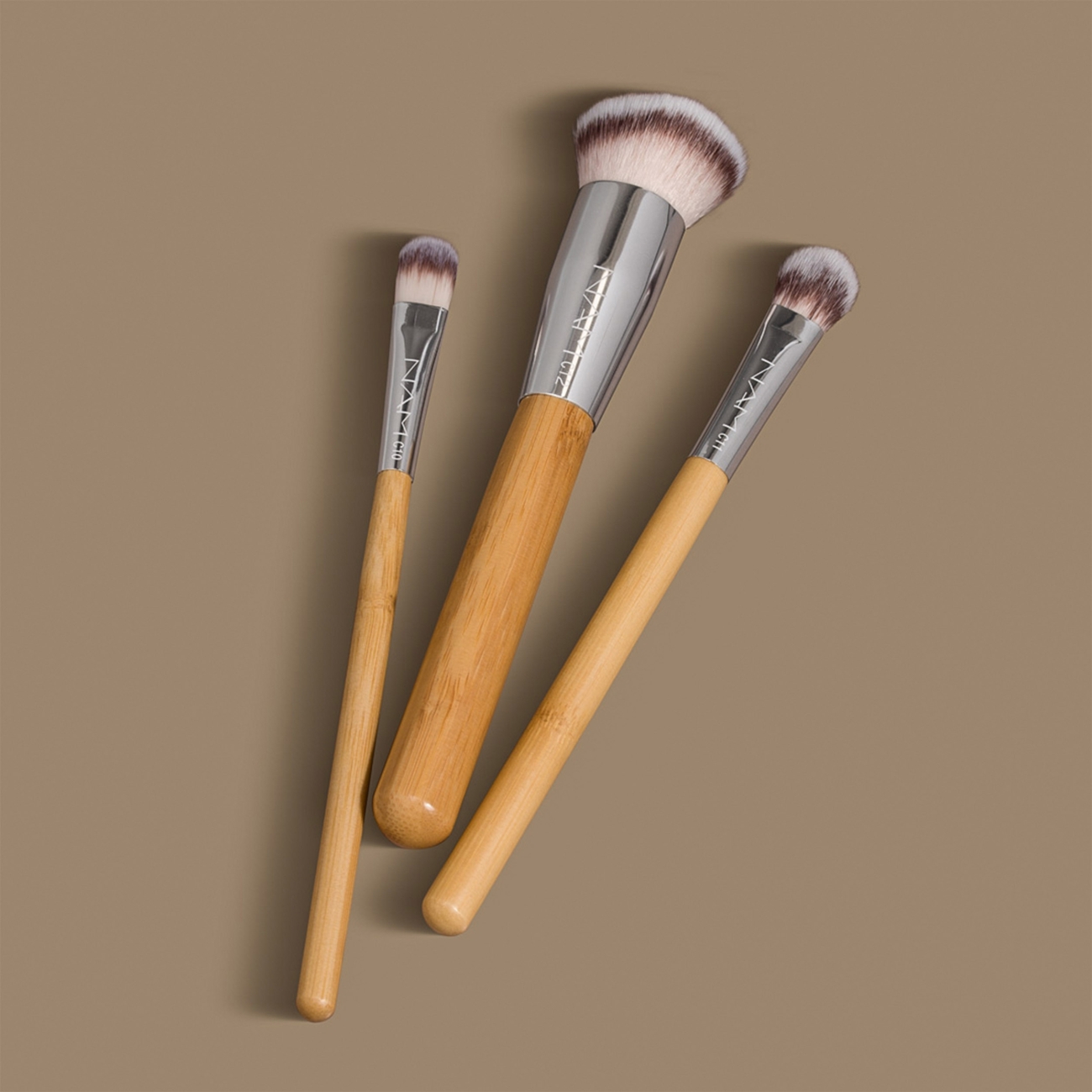 NAM Pędzel kabuki do podkładu i konturowania Foundation Kabuki Brush