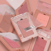 NAM Aksamitny, wygładzający r&oacute;ż do policzk&oacute;w NEW TOUCH OF COLOR BLUSHER