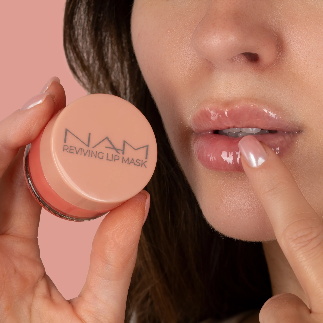 NAM Nawilżający i regenerujący balsam do ust Reviving Lip Mask
