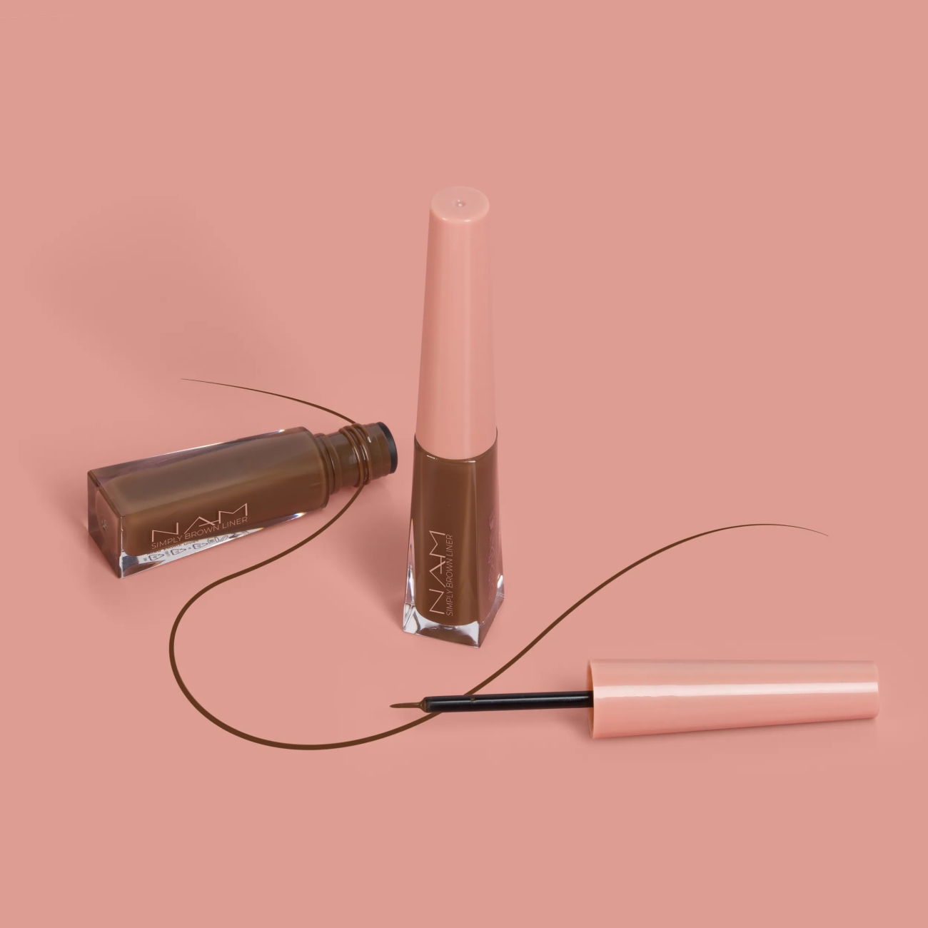 NAM Precyzyjny brązowy eyeliner w kałamarzu Simply Brown Liner