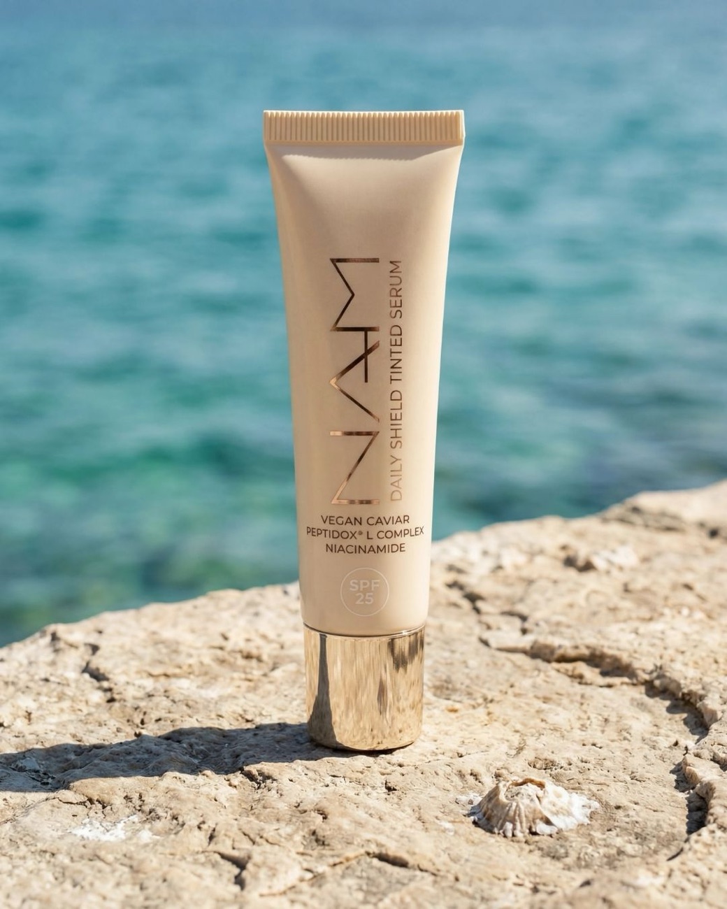 Daily Shield Tint Serum SPF 25 &mdash; codzienna ochrona